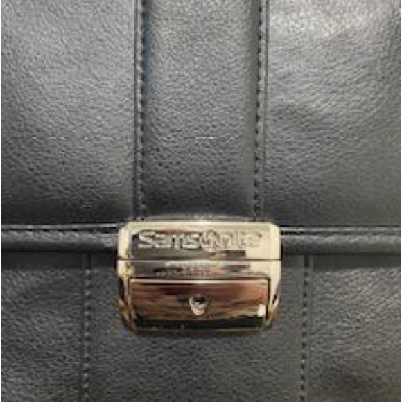Samsonite leather flap over briefcase with shoulder strap and key - Picture 5 of 12
